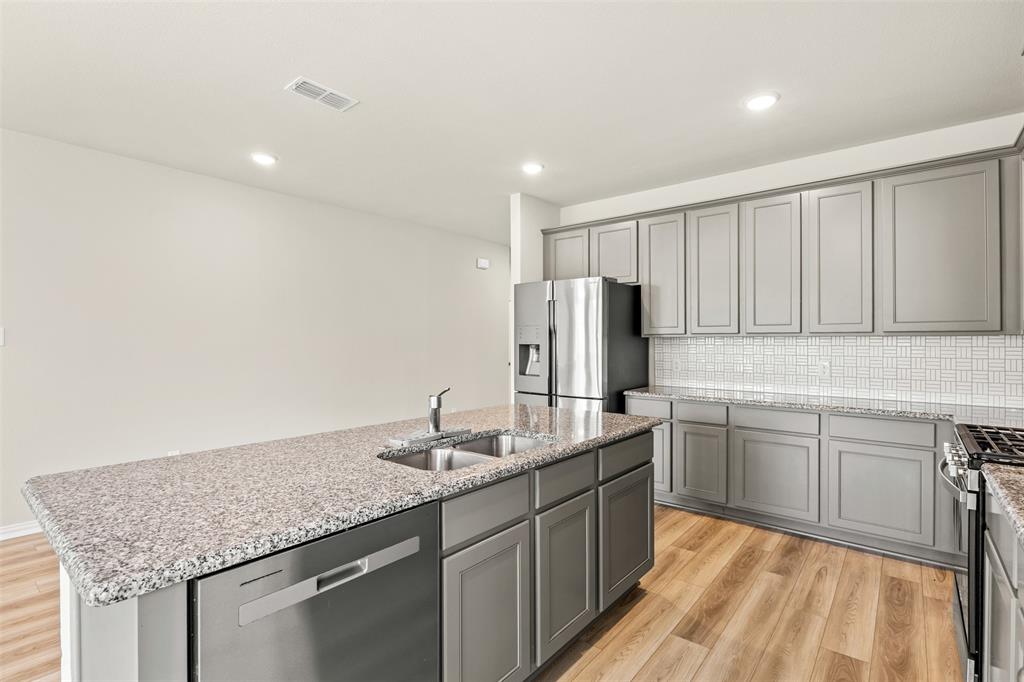 1515 Bridlepath Property Photo 5