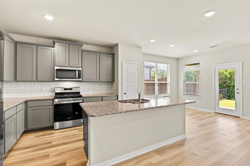 1515 Bridlepath Property Photo 6