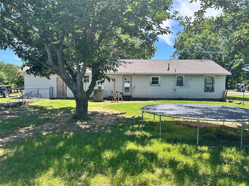 1305 Oak Property Photo 2