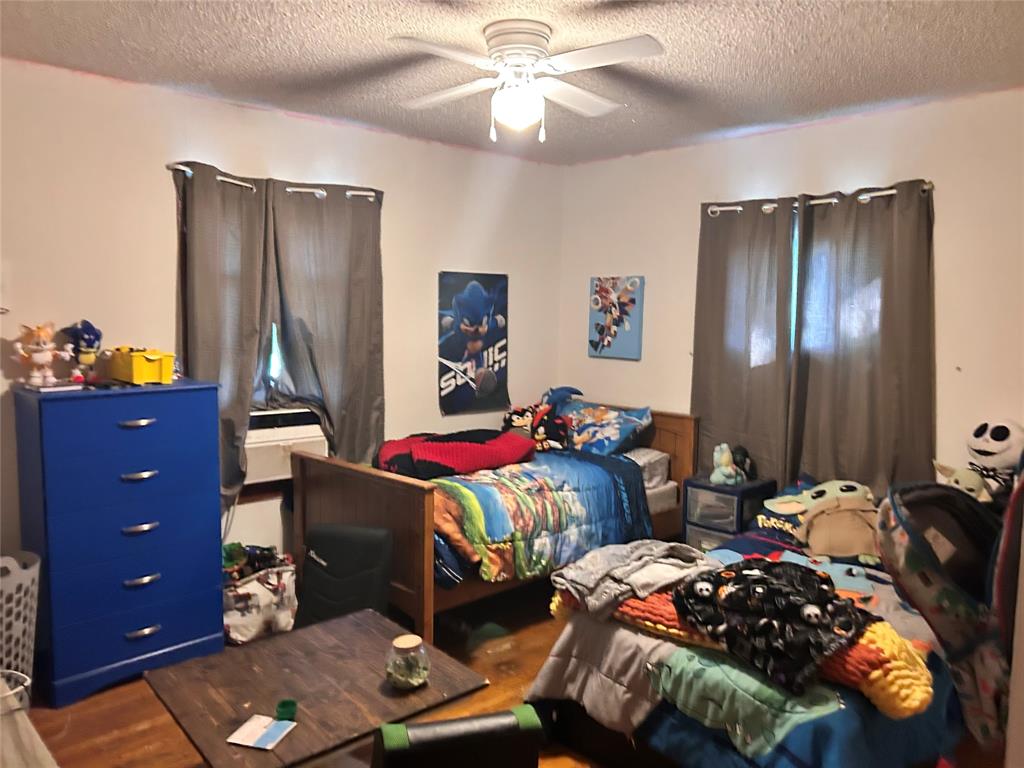 1305 Oak Property Photo 4
