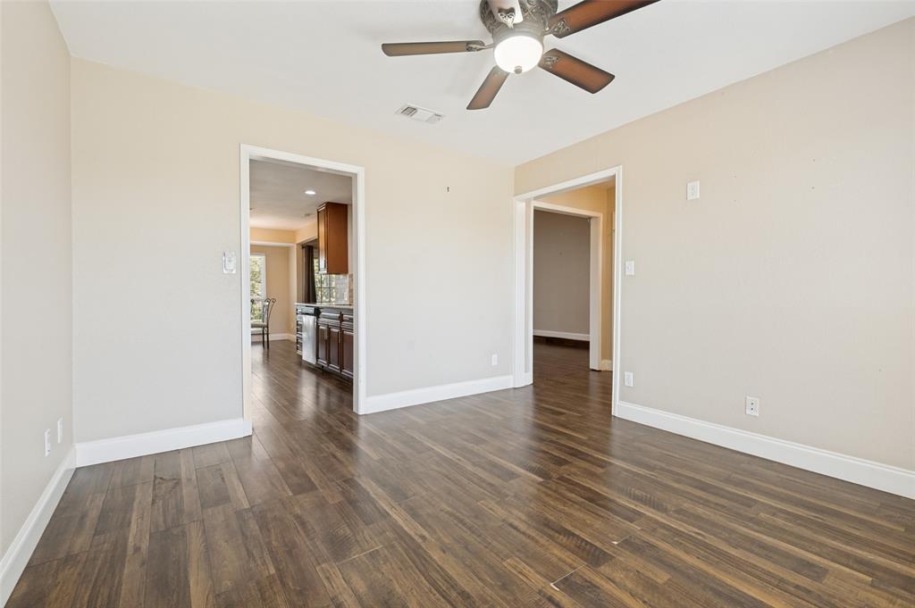 211 Willow Creek Court Property Photo 6