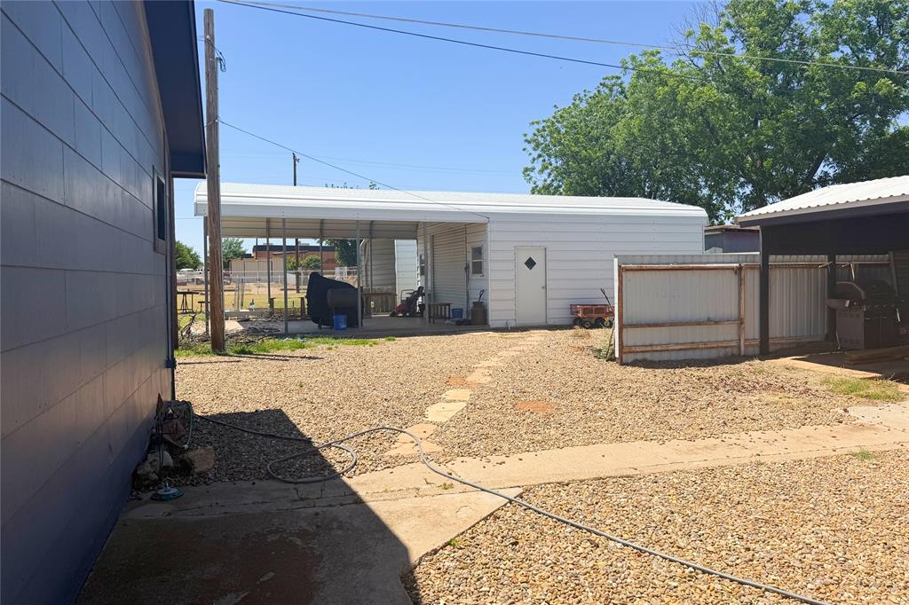 1606 Richards Street Property Photo 4