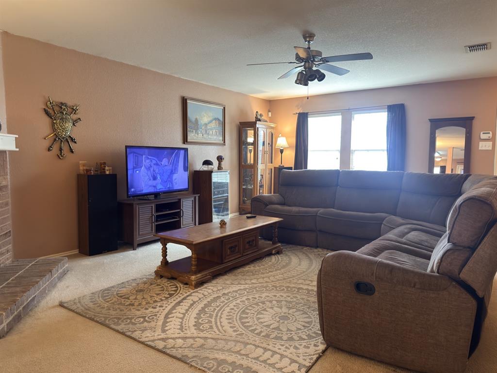 1201 Cyprus Drive Property Photo 5