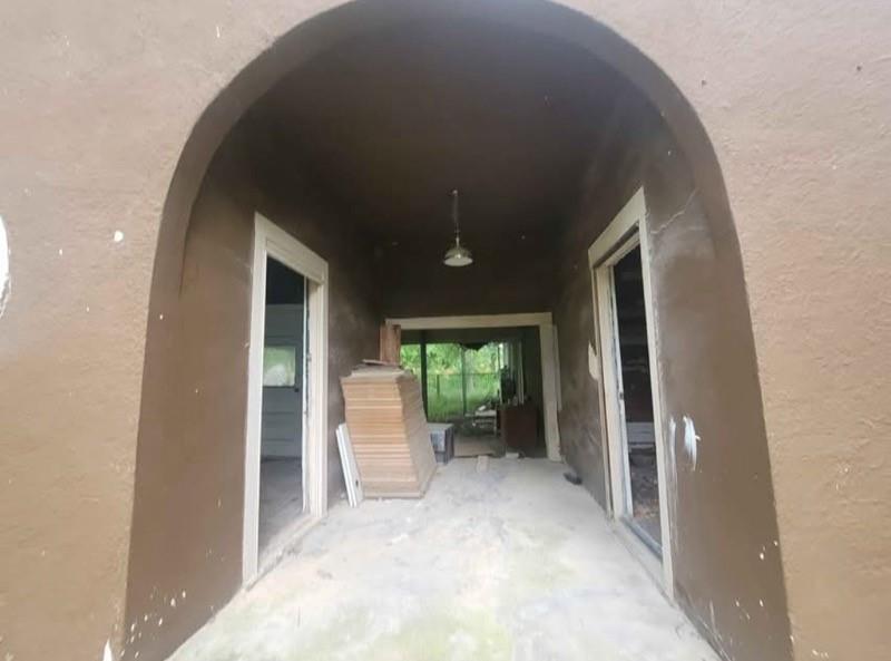 110 E Ross Street Property Photo 3