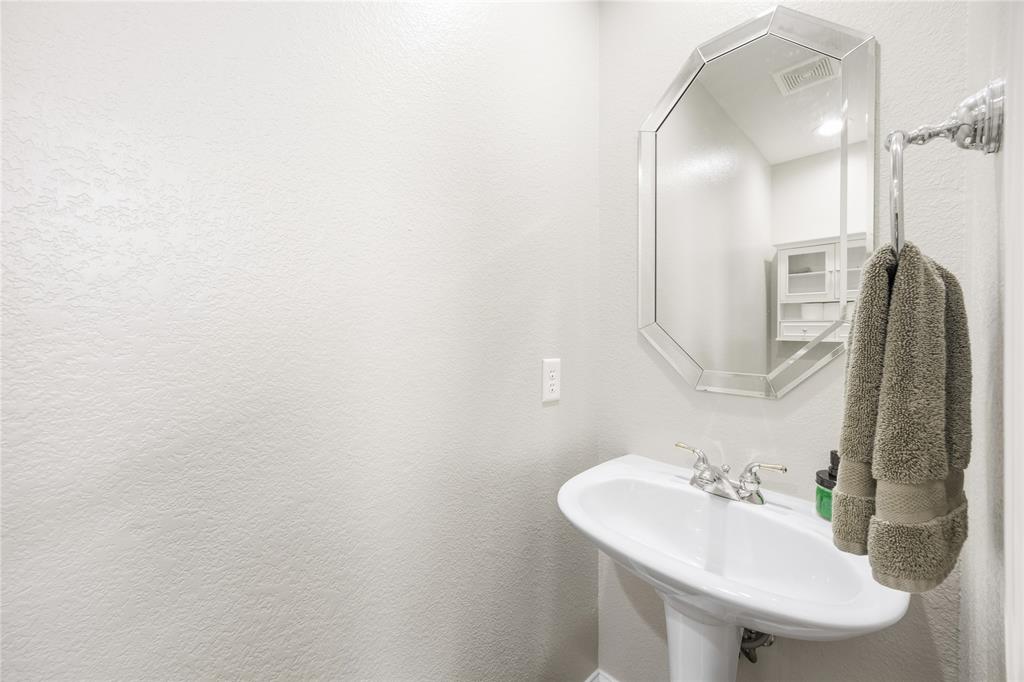 1004 Dover Heights Trail Property Photo 17