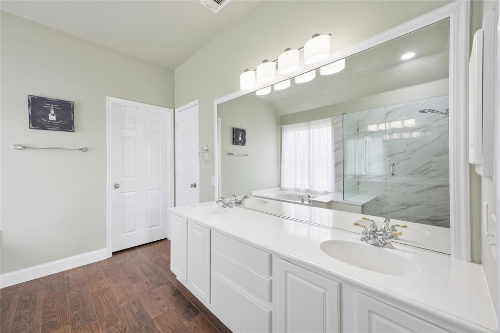 1004 Dover Heights Trail Property Photo 32