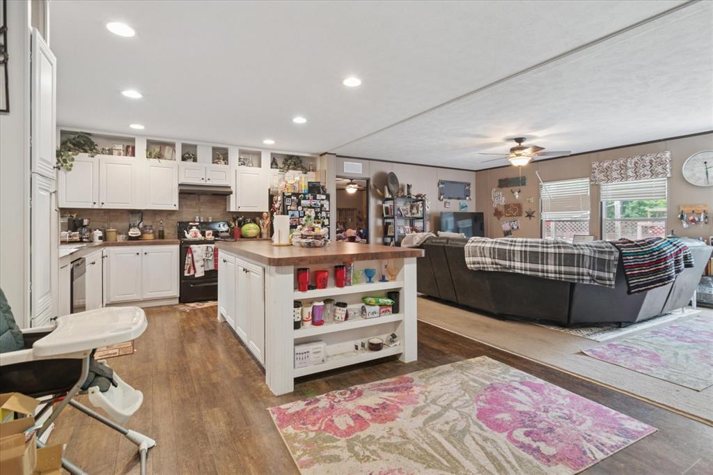 4804 Creekside Road Property Photo 3