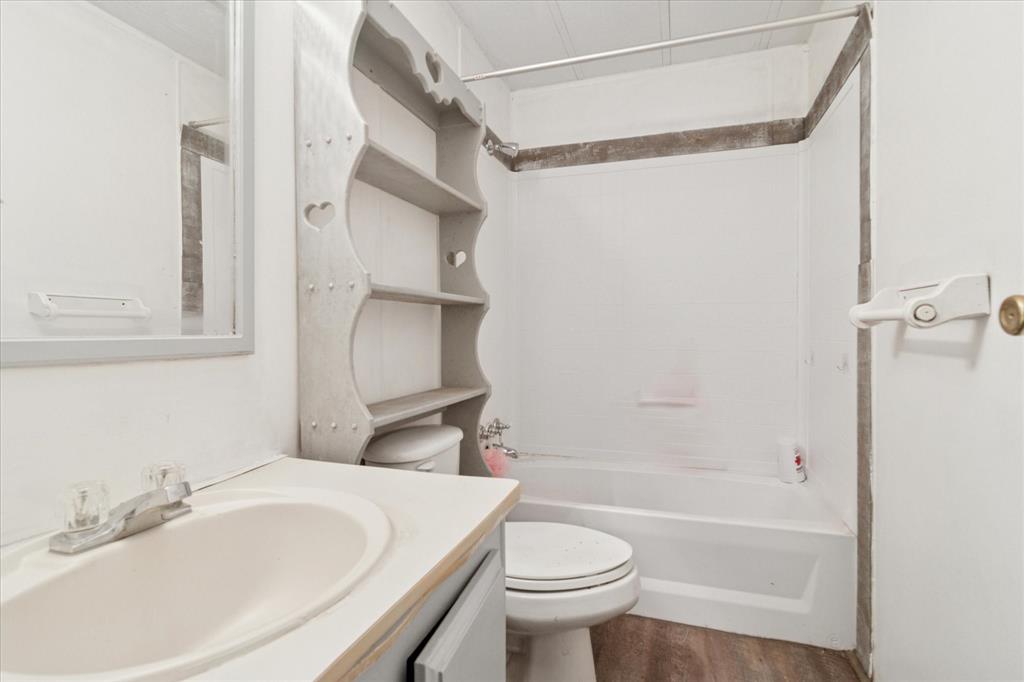 4804 Creekside Road Property Photo 9