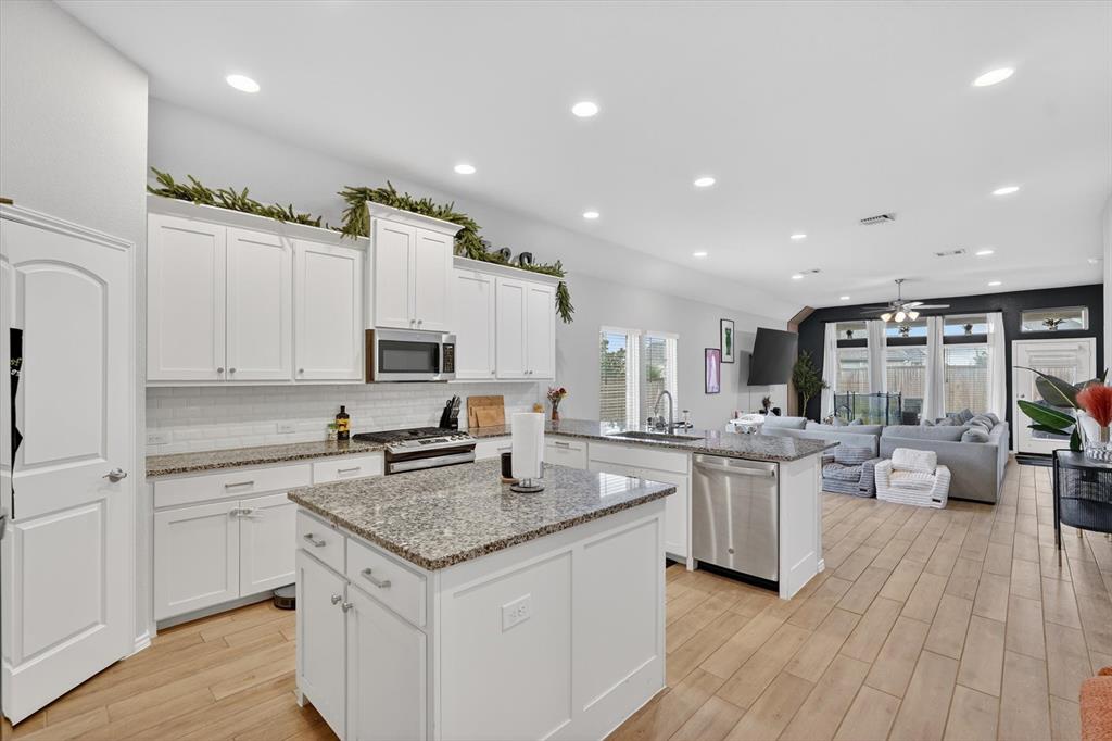 2301 Birdwell Cove Property Photo 4