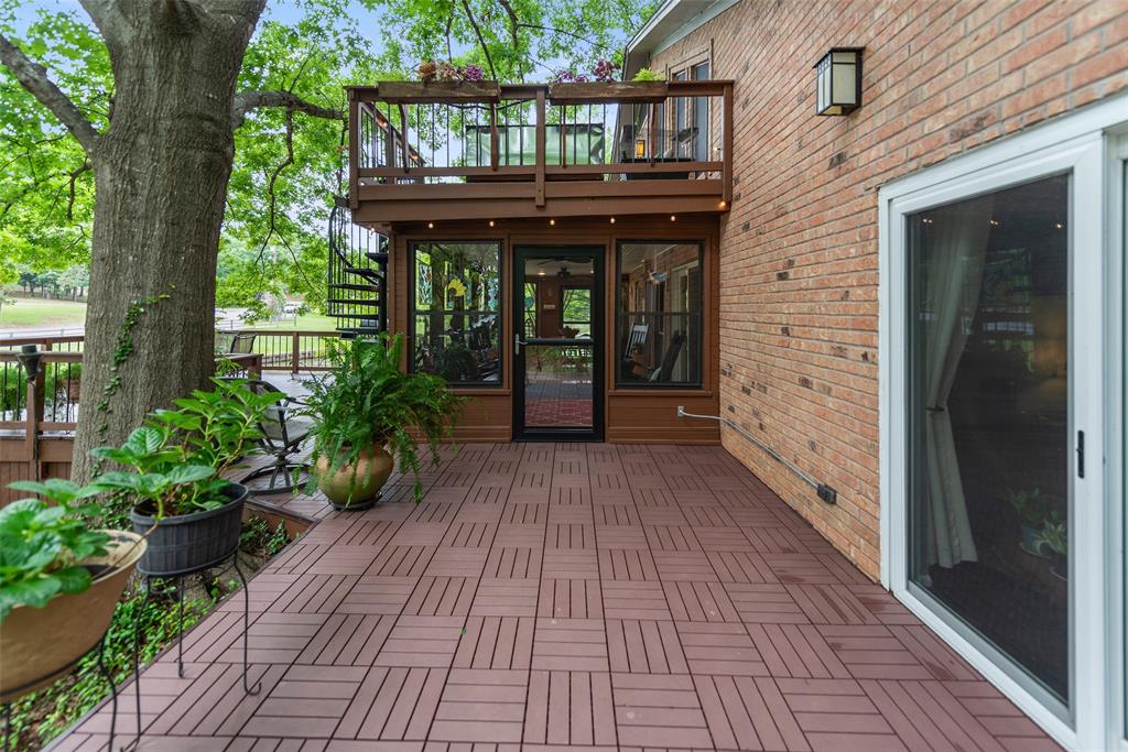 100 King Lance Court Property Photo 9