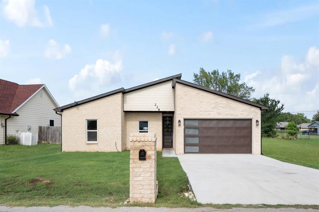 228 E Windjammer Road Property Photo 1