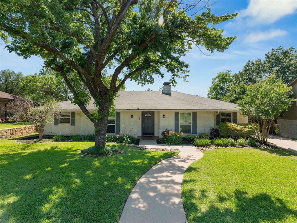 1104 Sunset Drive Property Photo 1