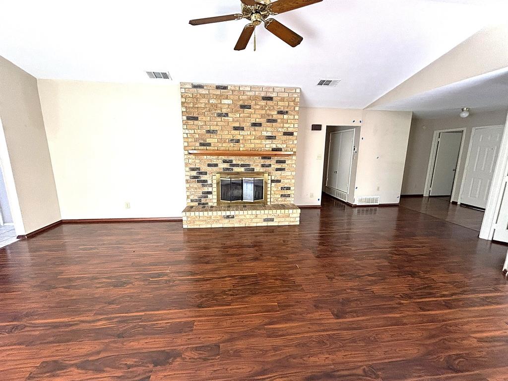 4121 Driscoll Drive Property Photo 3