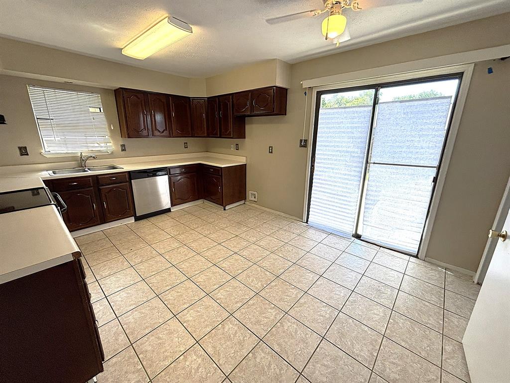 4121 Driscoll Drive Property Photo 8