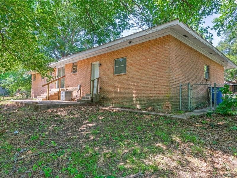 1016 N Saline Property Photo 5