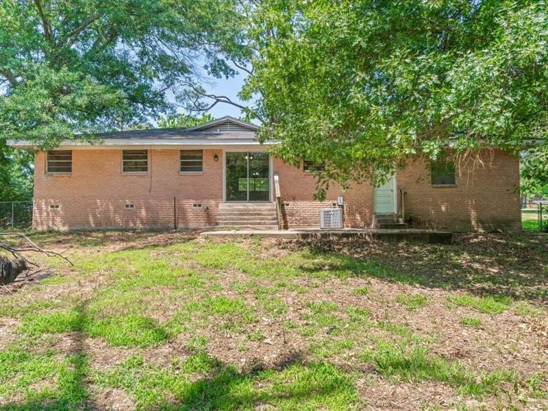1016 N Saline Property Photo 6