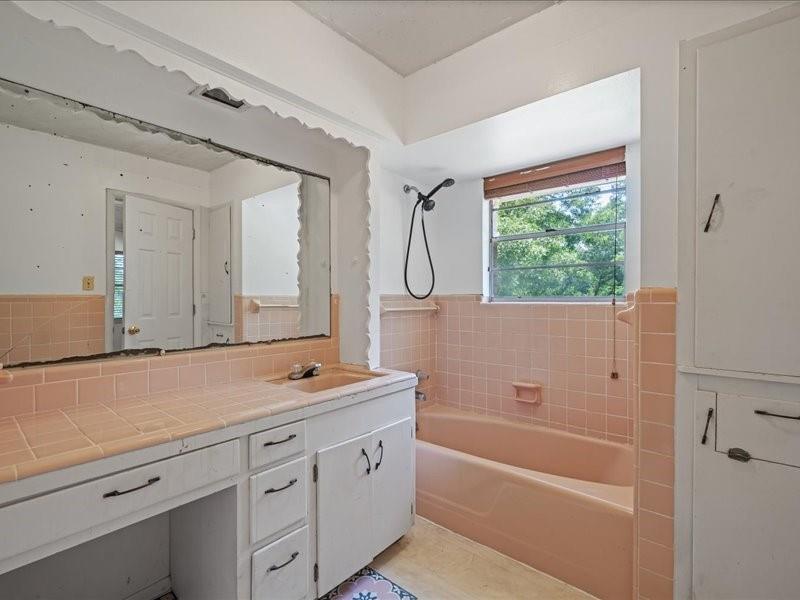 1016 N Saline Property Photo 22