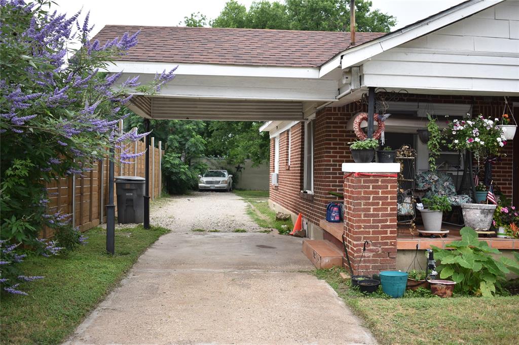 811 Buckalew Street Property Photo 2