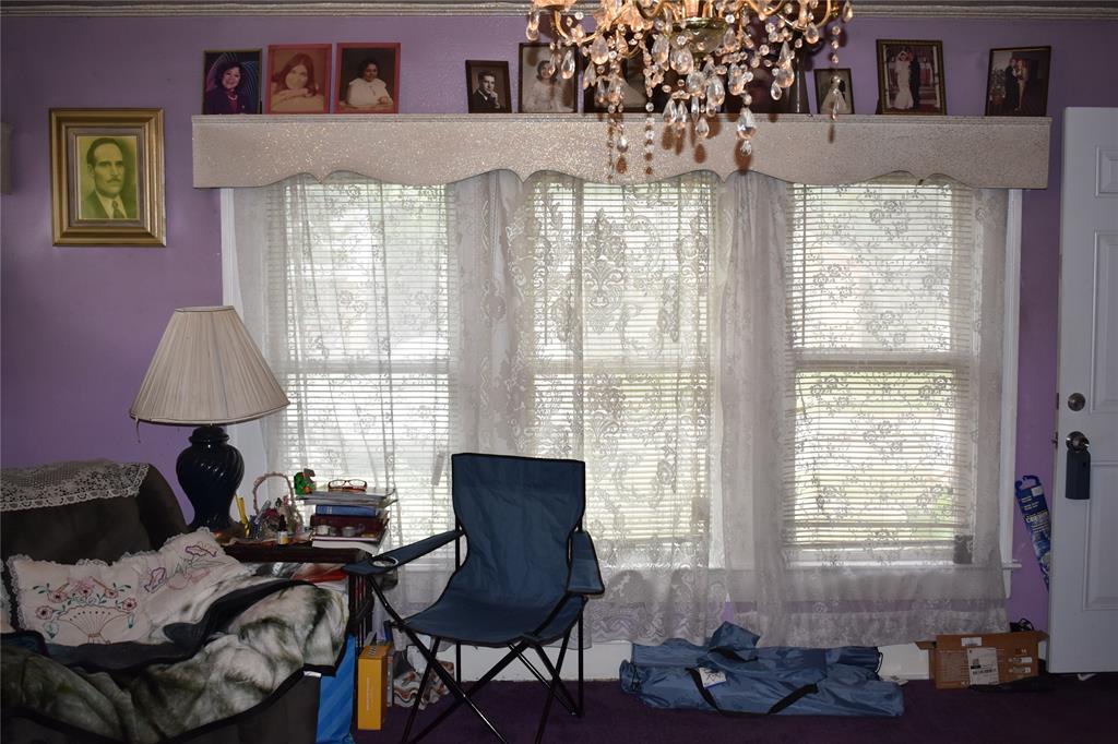 811 Buckalew Street Property Photo 4
