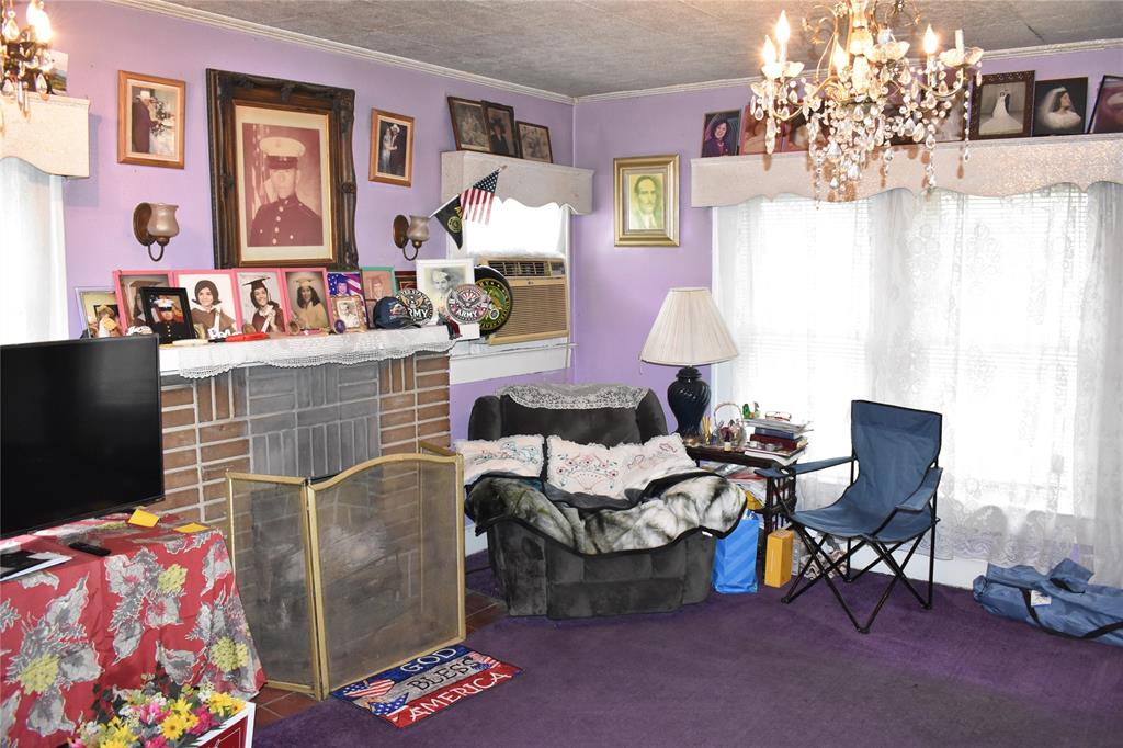 811 Buckalew Street Property Photo 5