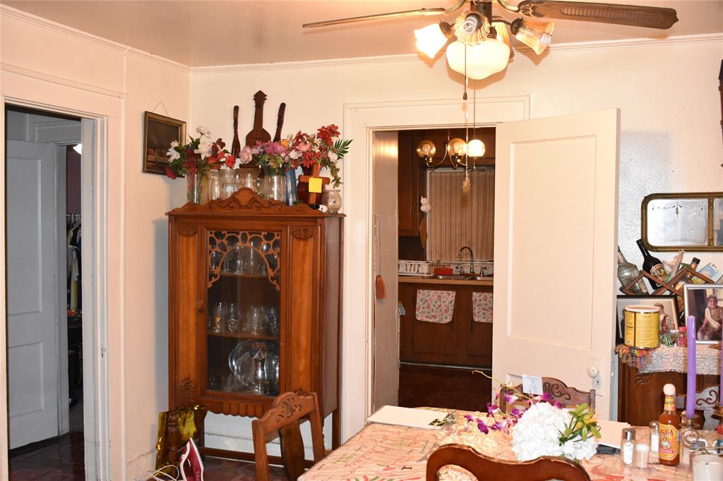 811 Buckalew Street Property Photo 9
