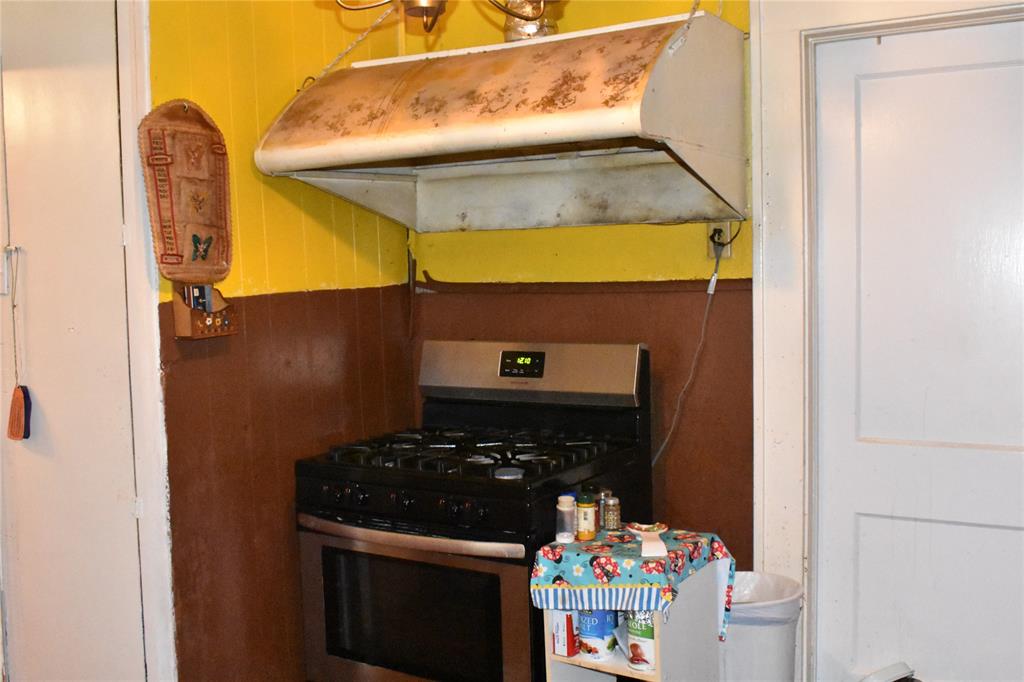 811 Buckalew Street Property Photo 11