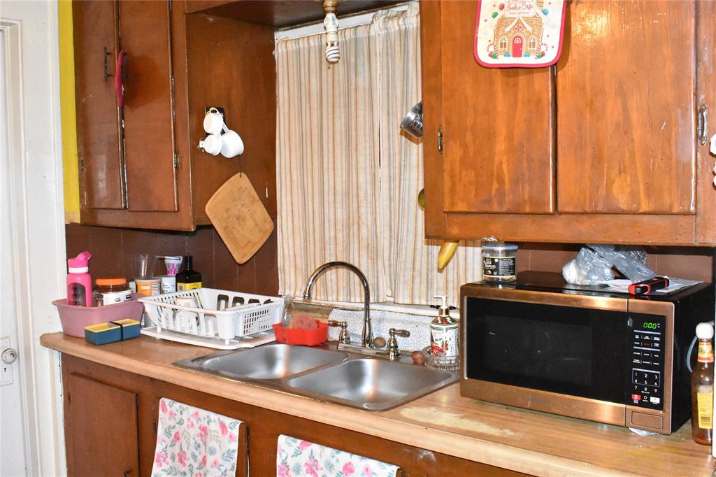 811 Buckalew Street Property Photo 15