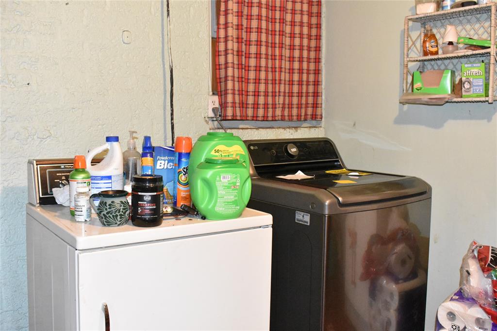 811 Buckalew Street Property Photo 17