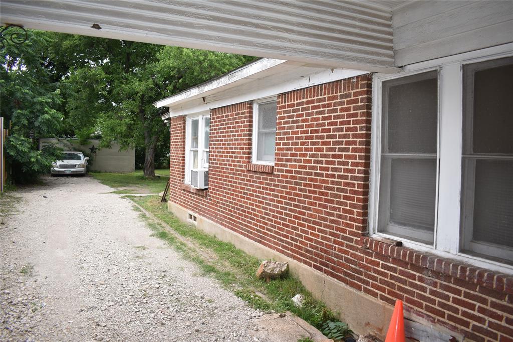 811 Buckalew Street Property Photo 27