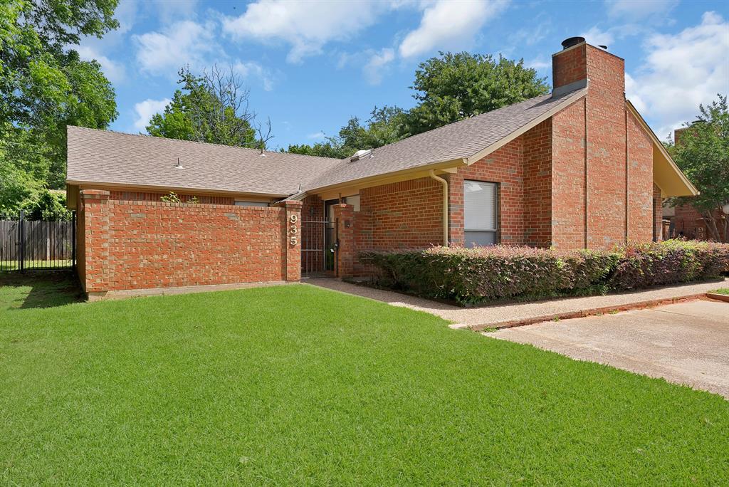935 Cedarland Boulevard Property Photo 1