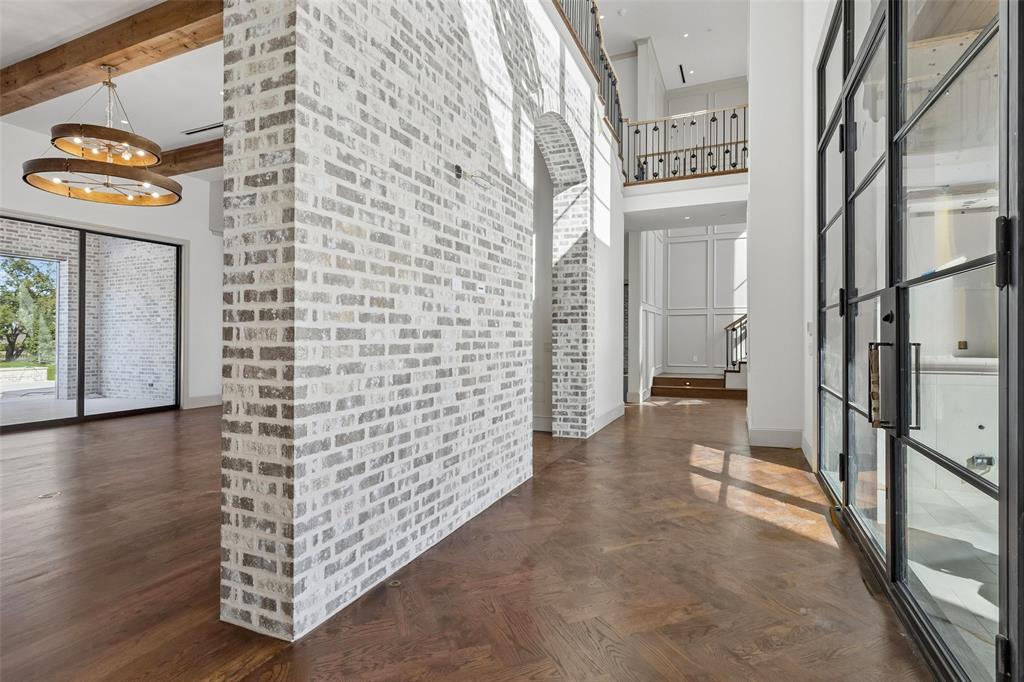 801 Walden Pond Way Property Photo 3