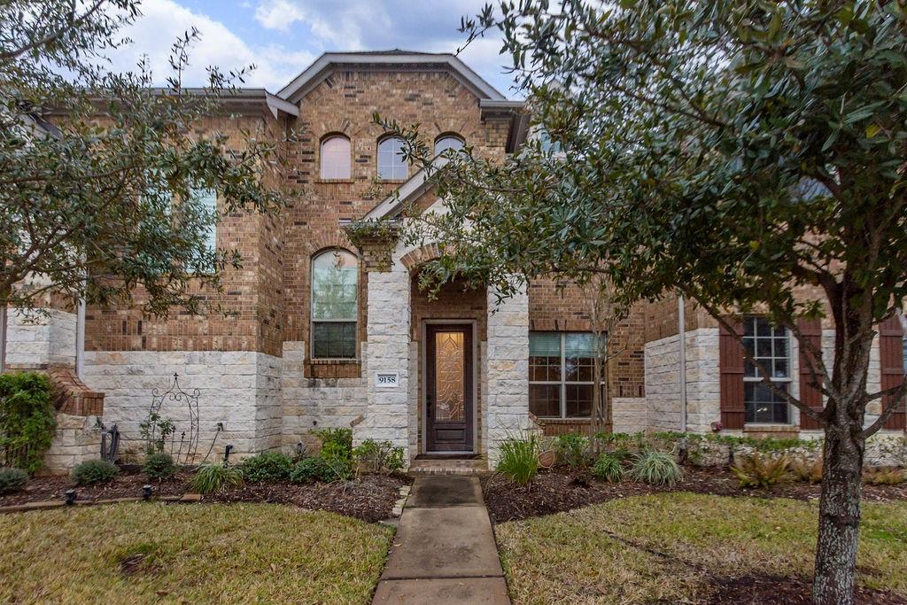 9158 Sunlight Oak Lane Property Photo 1
