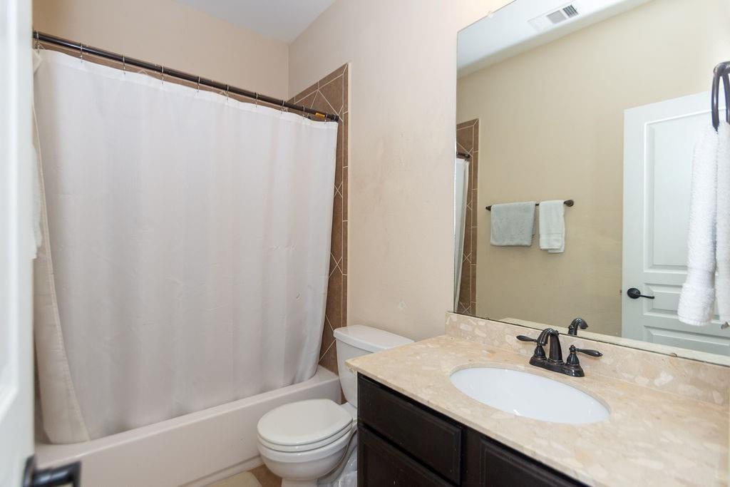 9158 Sunlight Oak Lane Property Photo 2