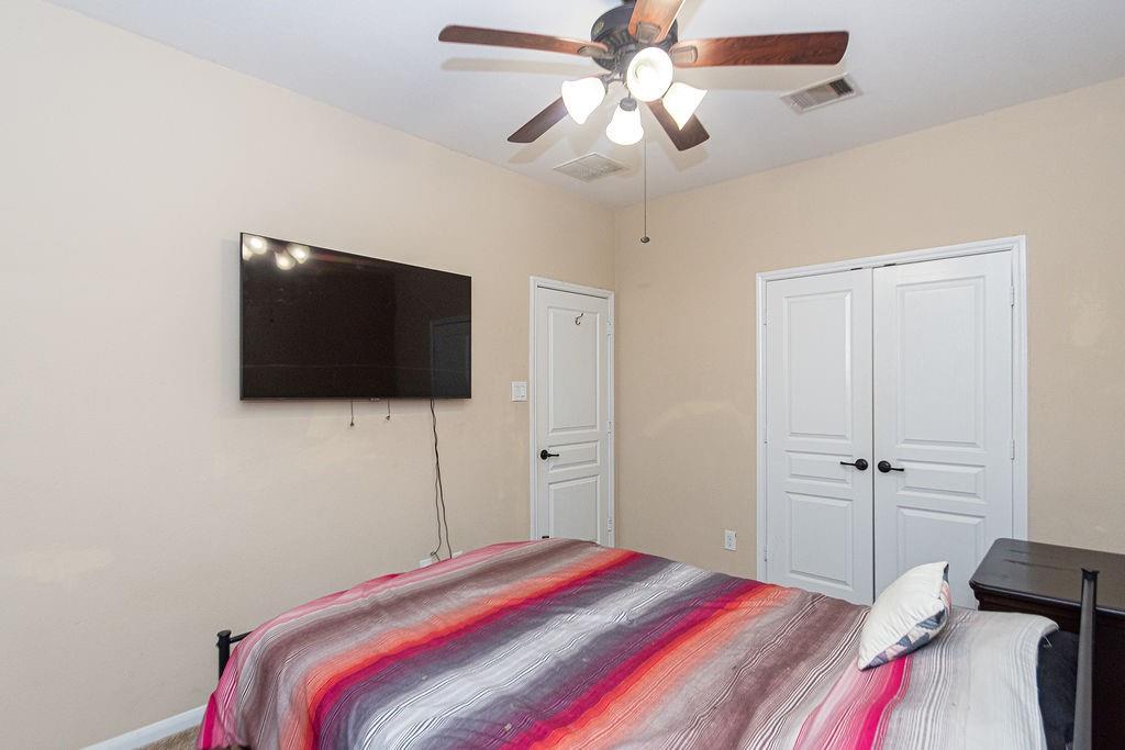 9158 Sunlight Oak Lane Property Photo 3