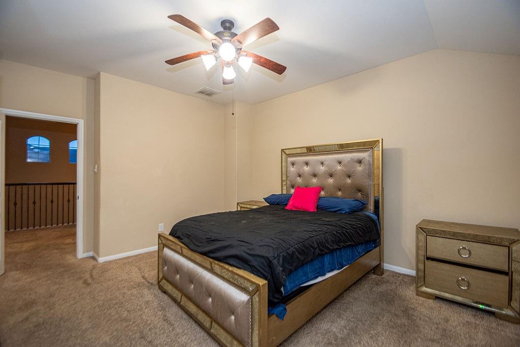 9158 Sunlight Oak Lane Property Photo 5
