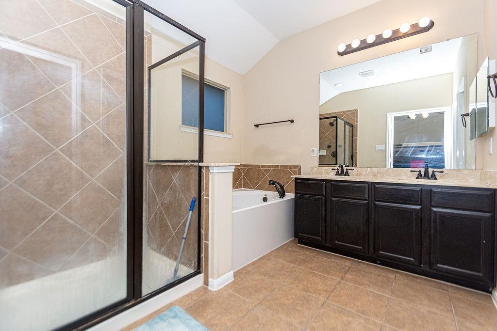9158 Sunlight Oak Lane Property Photo 7