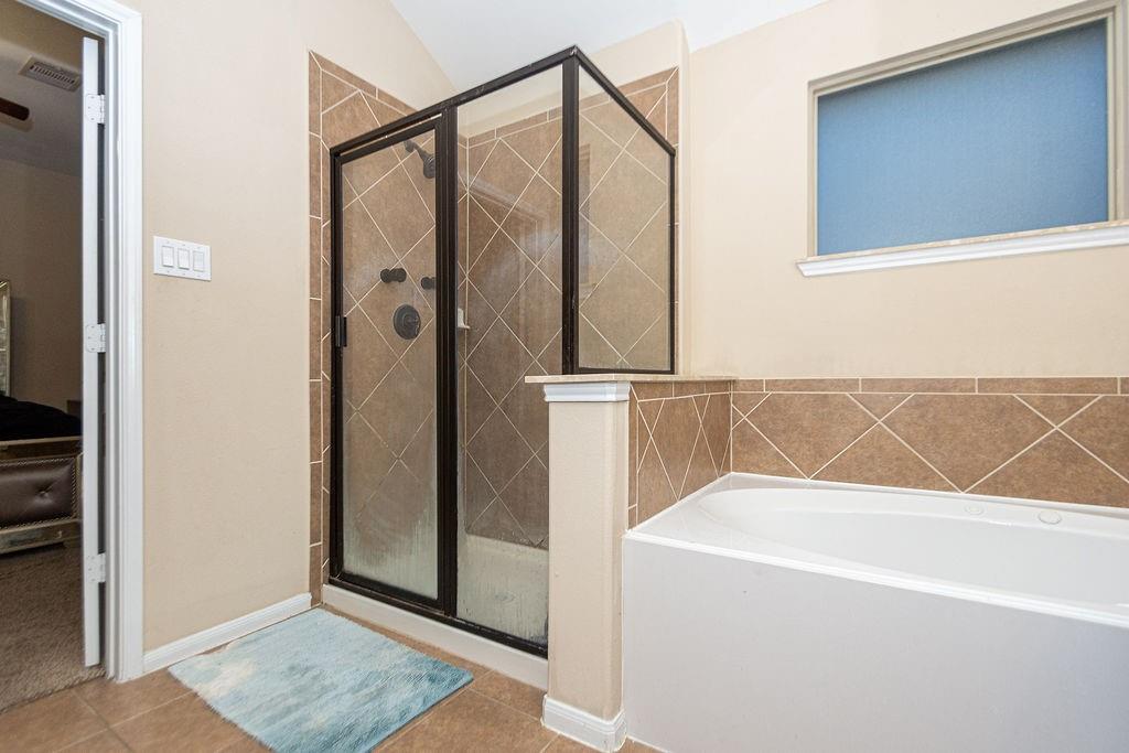 9158 Sunlight Oak Lane Property Photo 9