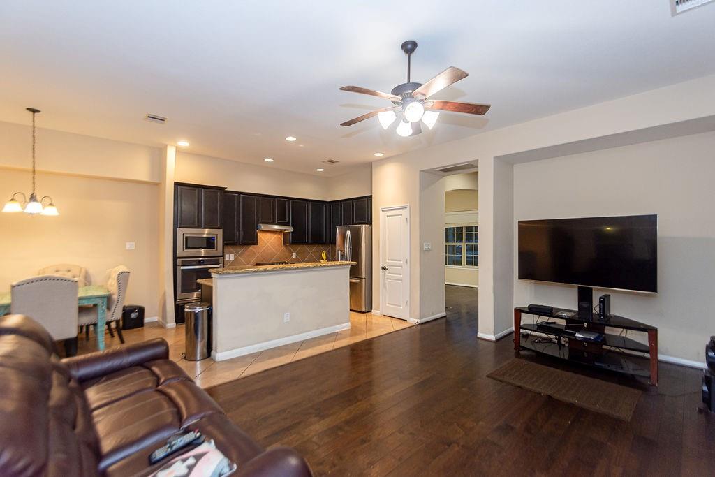 9158 Sunlight Oak Lane Property Photo 18
