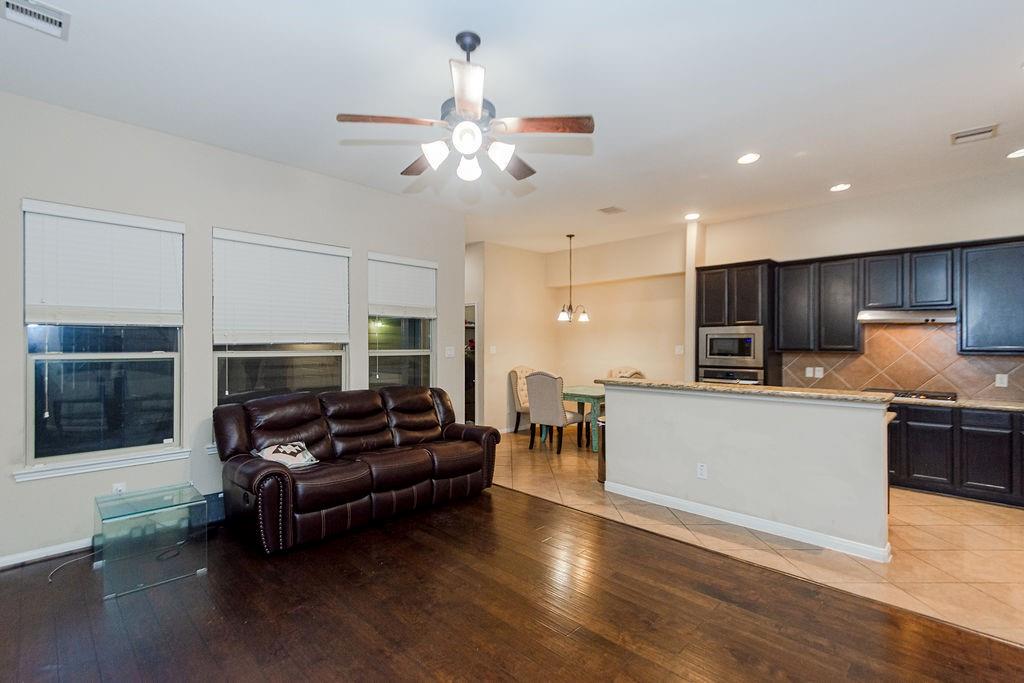 9158 Sunlight Oak Lane Property Photo 19