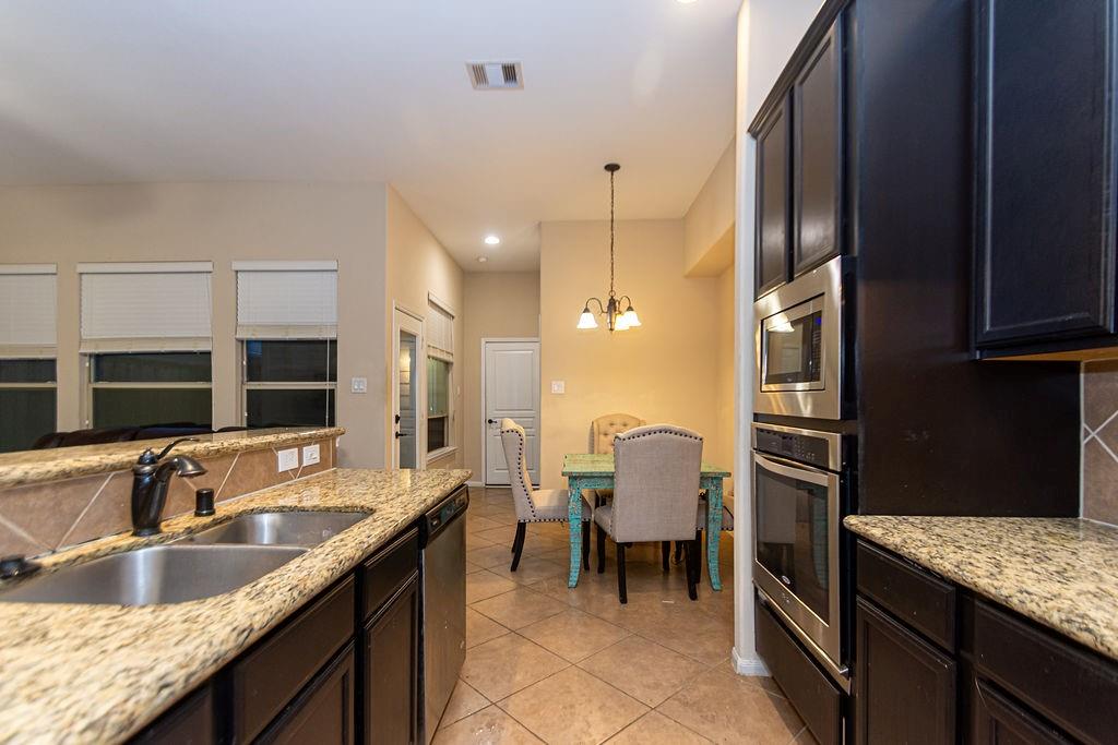 9158 Sunlight Oak Lane Property Photo 21