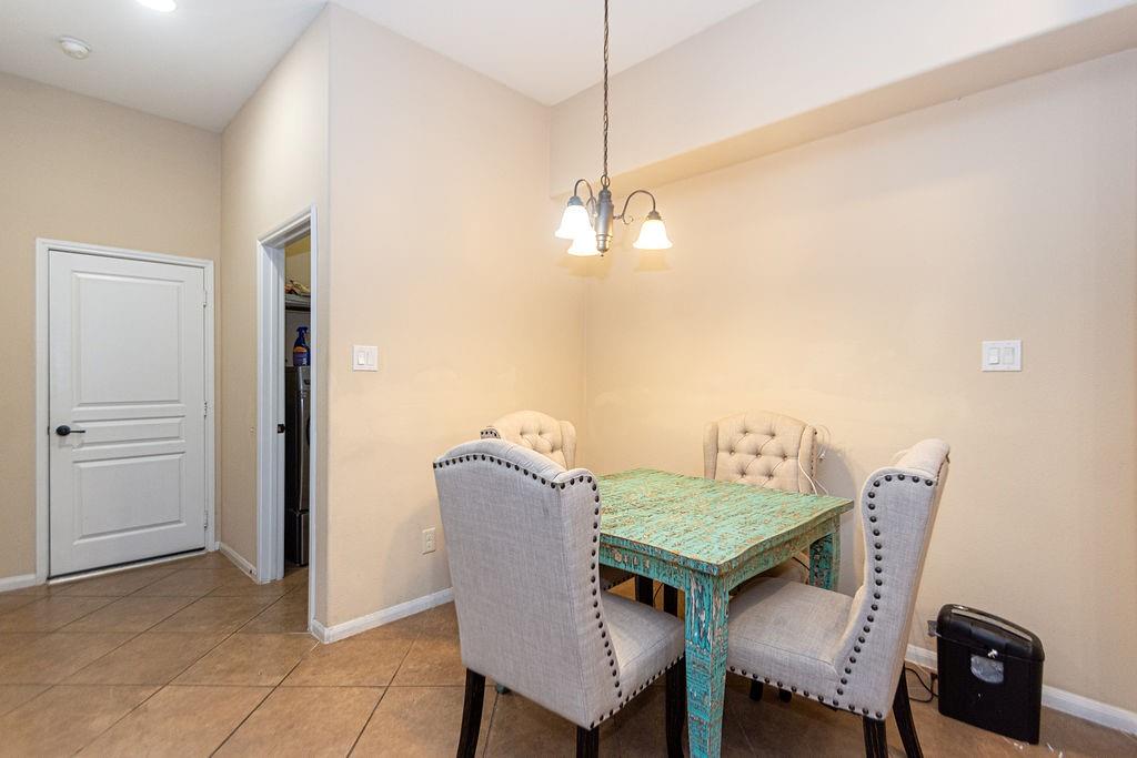9158 Sunlight Oak Lane Property Photo 25