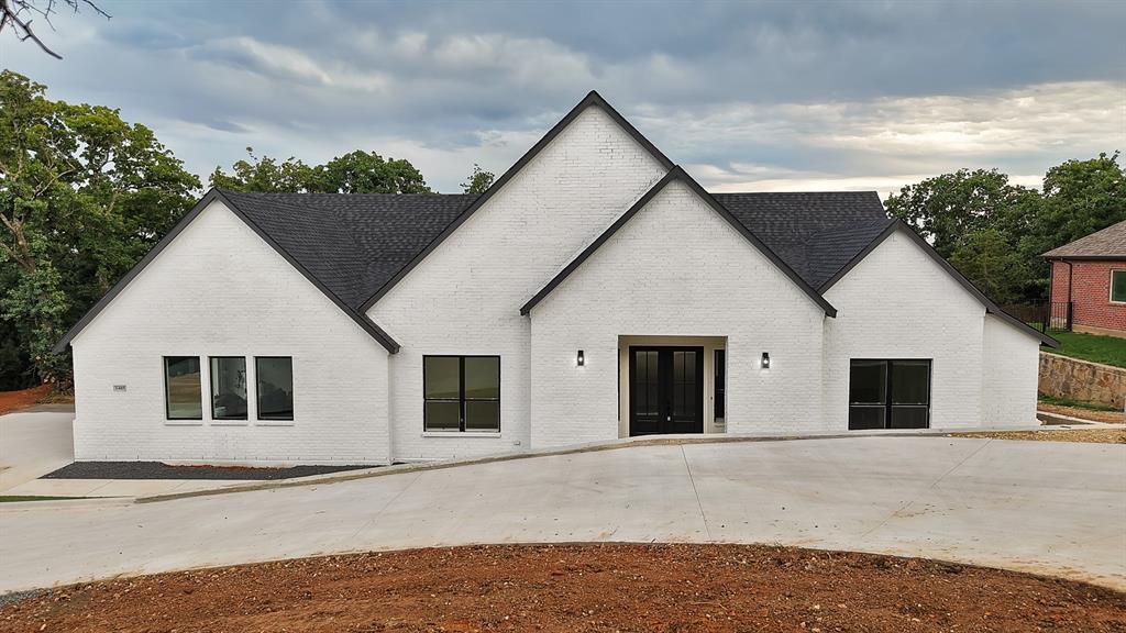 1405 Apache Court Property Photo 1