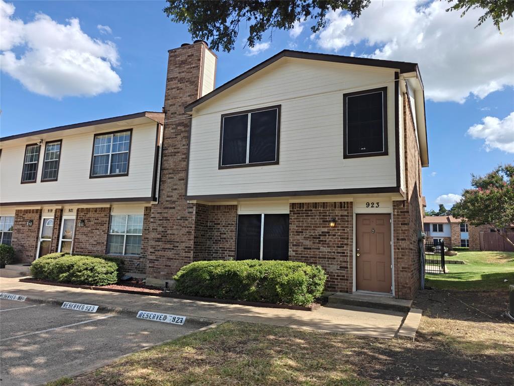 923 Vedral Place Property Photo 1