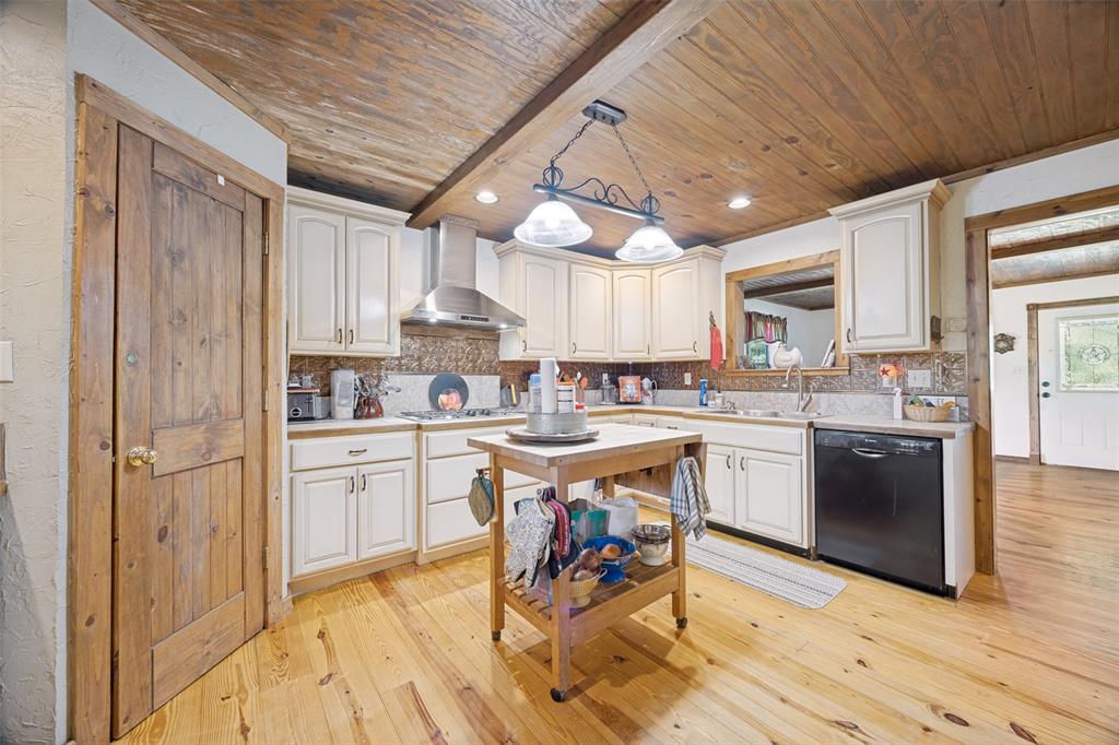744 County Road 4910 Property Photo 11