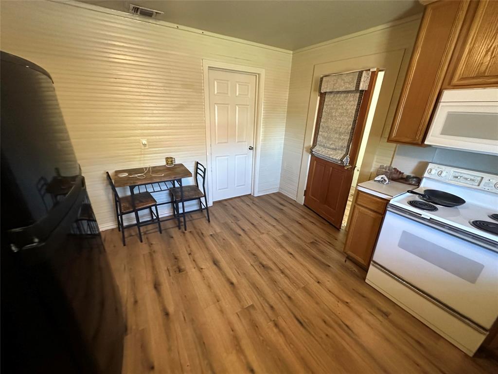 900 W Avenue F Property Photo 7