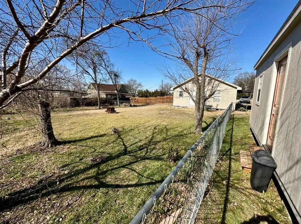 900 W Avenue F Property Photo 13