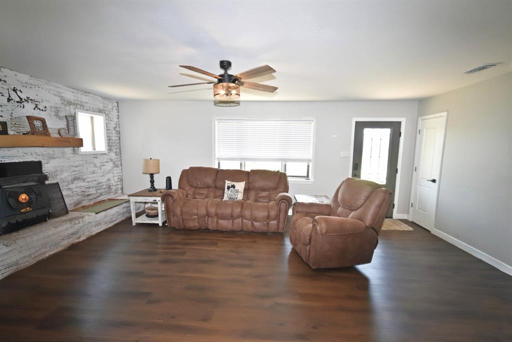 258 County Road 3199 Property Photo 5