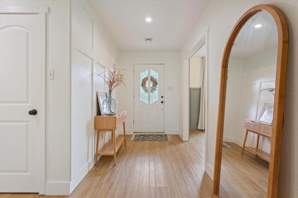 10025 Forest View Drive Property Photo 4