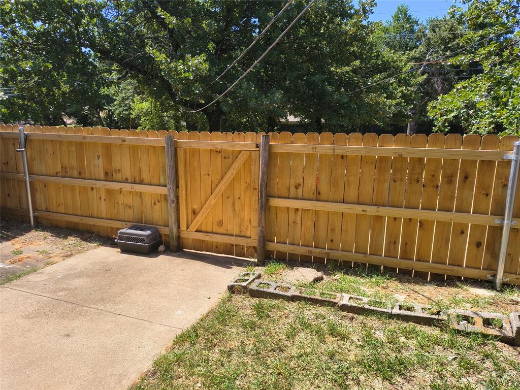 1912 W Sanford Street Property Photo 4