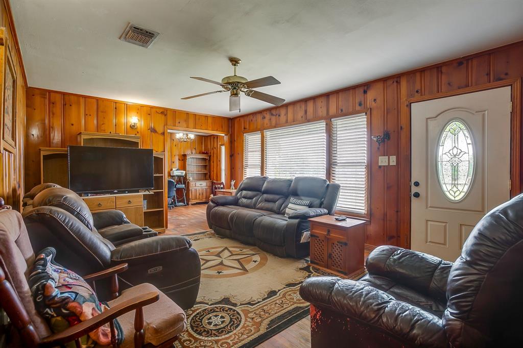 300 S Caddo Street Property Photo 8